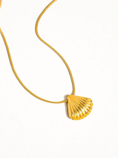 Cosmic 18K Gold Classic Shell Necklace