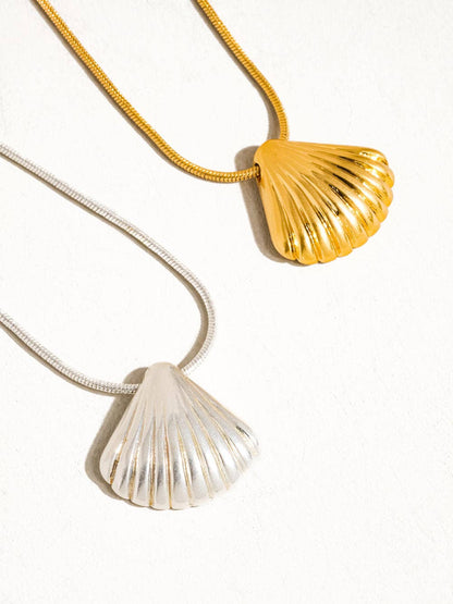 Cosmic 18K Gold Classic Shell Necklace