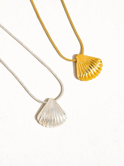 Cosmic 18K Gold Classic Shell Necklace